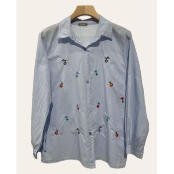 Chemise bleue à motifs